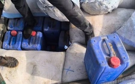 Douanes : des huiles lubrifiantes et des motos saisies sous des sacs de son de maïs