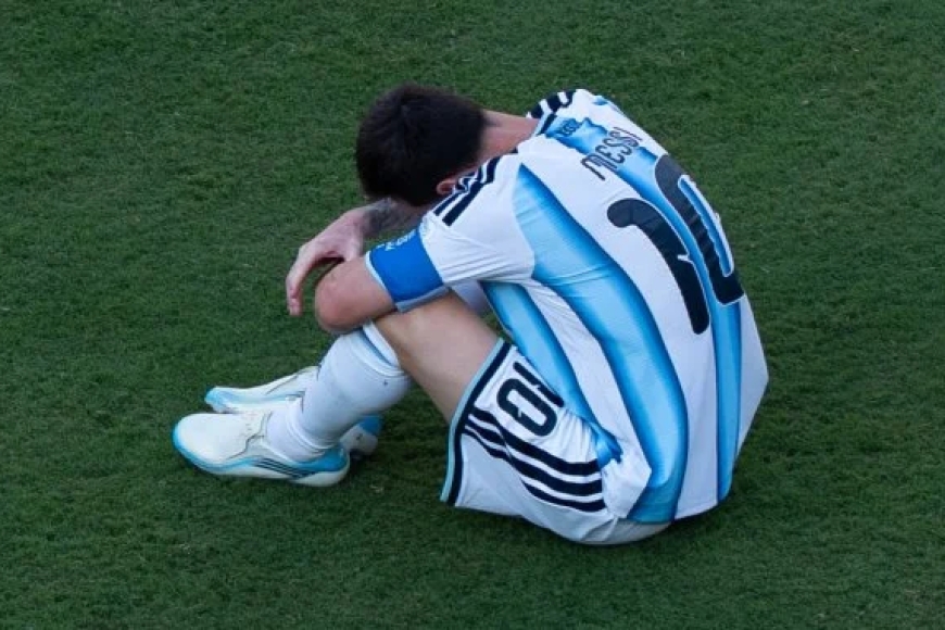 Lionel Messi arrête sa carrière pour une durée indéterminée