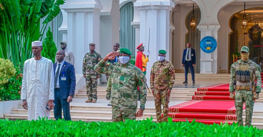 Palais de Koulouba : Assimi Goïta préside la traditionnelle cérémonie de montée des couleurs