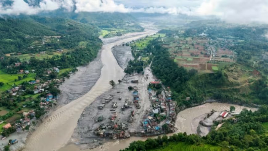 Crue dévastatrice au Népal et en Chine : près de 400 morts, les secours recherchent plus de 1.400 disparus
