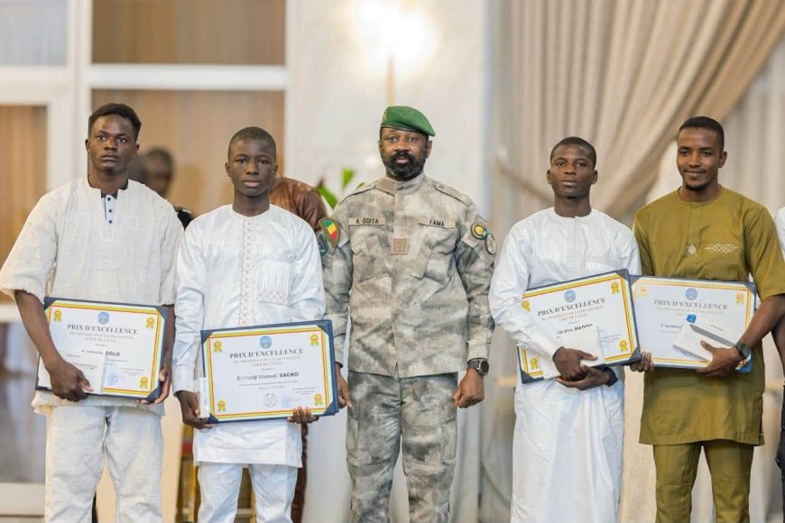 Excellence scolaire : Assimi Goïta honore les meilleurs bacheliers des sessions 2025 et 2026