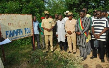 Mois du tourisme :  Le gouverneur Kéba Sangaré à la découverte des trésors historiques de Dioïla