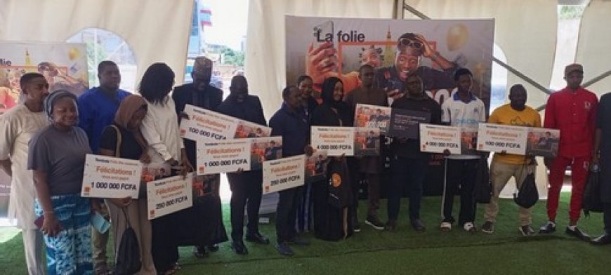 Remise des prix de la tombola « folie des vacances » d'Orange Mali : 50 millions de FCFA partagés entre 148 clients