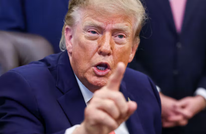 Trump durcit encore le ton contre l'Ukraine