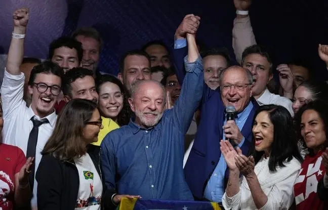 Présidentielle au Brésil : Le parti de Flavio Bolsonaro reconnaît finalement la victoire surprise de Lula