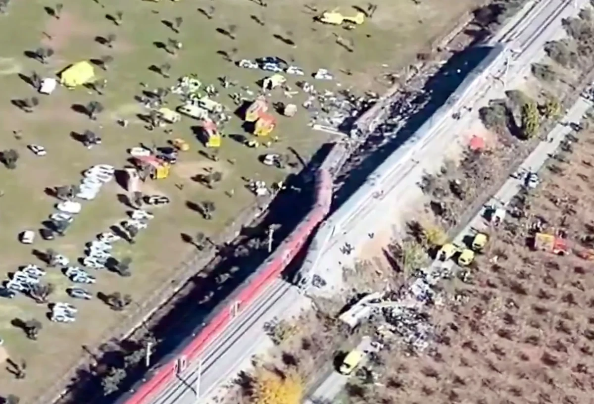 Une collision entre deux trains fait au moins 50 morts en Espagne