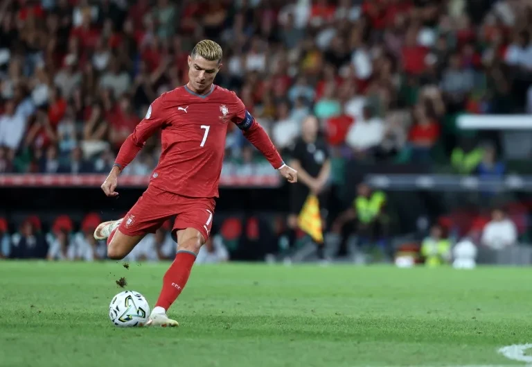 Ronaldo pressenti pour un retour en sélection portugaise après sa brouille avec le sélectionneur.