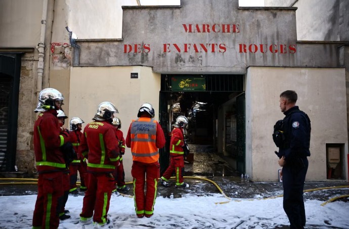 Le marché des Enfants-Rouges, à Paris, « totalement détruit » après un incendie