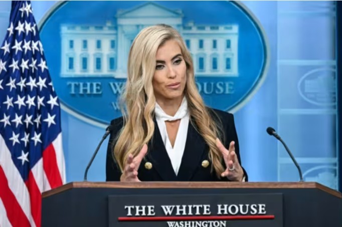 La nouvelle porte-parole de Trump prend la porte au bout de cinq jours