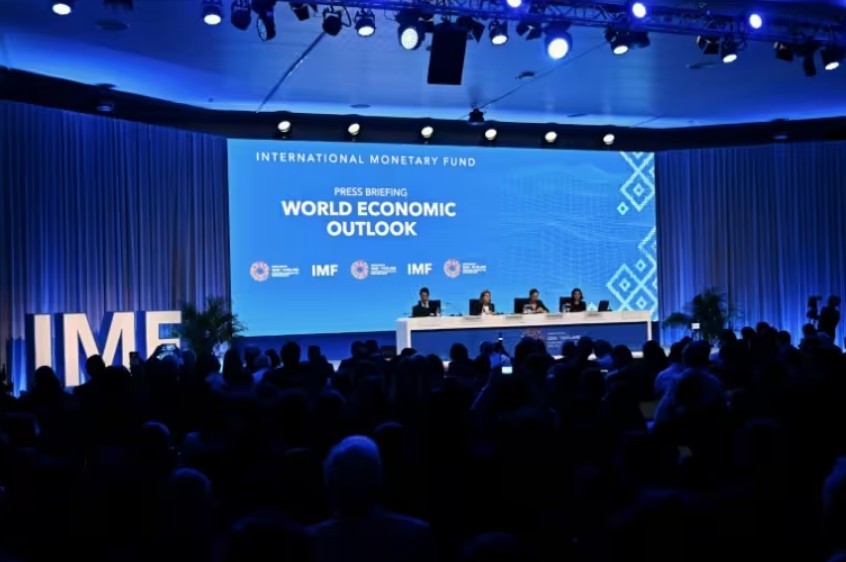 Le FMI relève sa prévision 2026 pour l'économie mondiale, tiraillée entre choc énergétique et boom de l'IA
