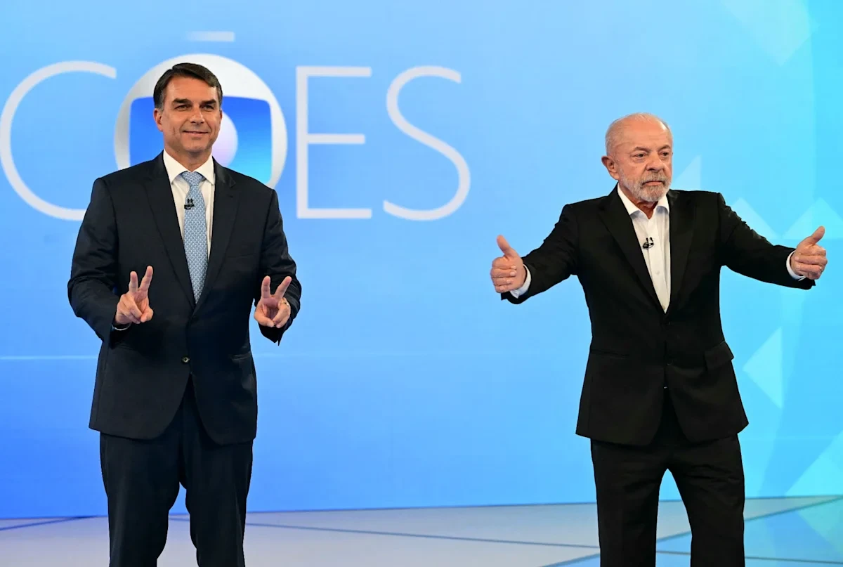 Présidentielle au Brésil: Flavio Bolsonaro et Lula donnés au coude à coude dans les derniers sondages avant le second tour