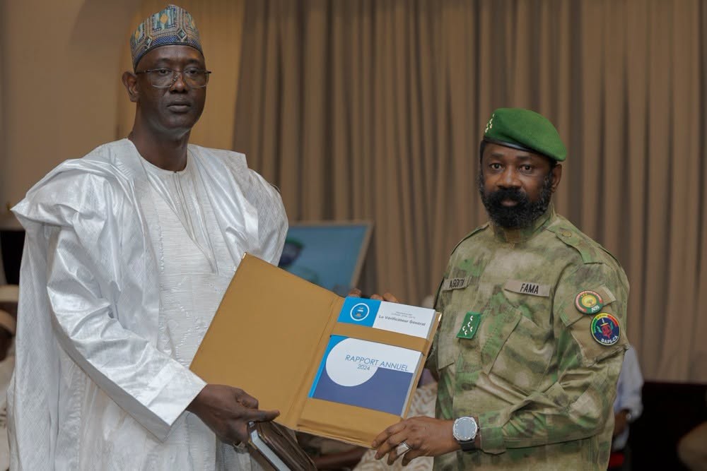 Mali : Assimi Goïta reçoit les rapports 2024 et 2025 du Vérificateur général et exige des résultats