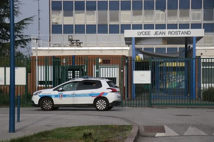 France : après les blocages, des lycées basculent en distanciel tandis qu’un risque de reprise se profile lundi