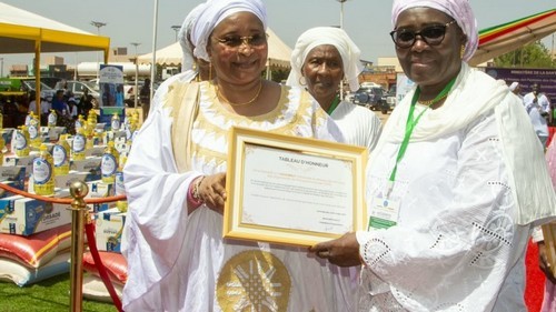 Mois de la Solidarité: le ministre Assa Badiallo Touré et les femmes des OPS aux côtés des 220 personnes vulnérables