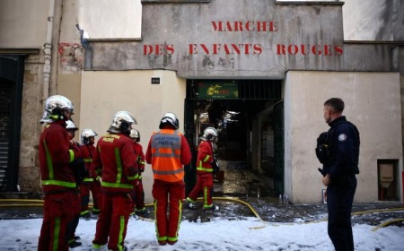 Le marché des Enfants-Rouges, à Paris, « totalement détruit » après un incendie