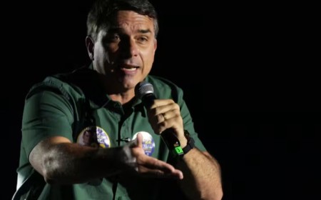 Entourage «surpris»: Flavio Bolsonaro a fui le Brésil pour les États-Unis