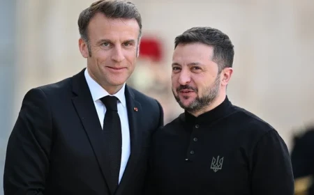 Emmanuel Macron réaffirme son soutien à l’Ukraine, Volodymyr Zelensky annonce de nouvelles aides militaires