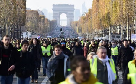 France : gilets jaunes et lycéens veulent faire converger leurs colères