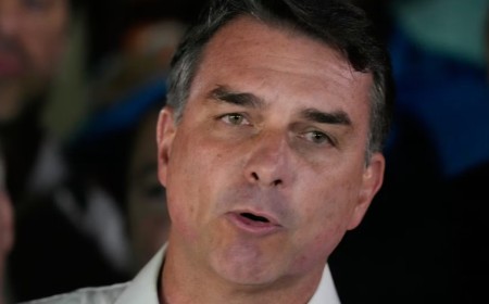 Possibilité de fuite Les passeports de Flavio Bolsonaro ont été annulés