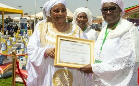 Mois de la Solidarité: le ministre Assa Badiallo Touré et les femmes des OPS aux côtés des 220 personnes vulnérables