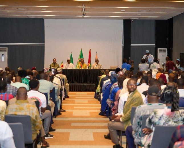 Dakar : La délégation ministérielle de l’AES échange avec la communauté confédérale du Sénégal