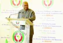 John Dramani Mahama du Ghana face à la presse :