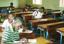 Les élèves au cours de l'examen