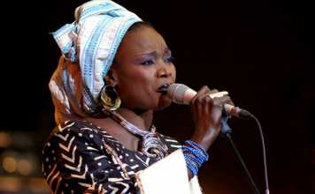 Oumou Sangaré l’une des chanteuses les plus célèbres du Mali