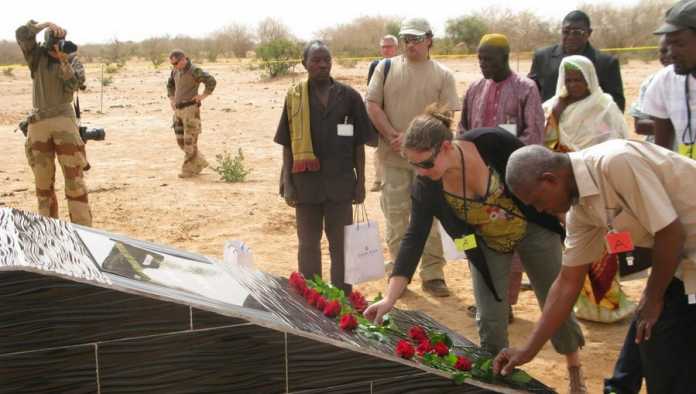 familles-Crash-air-algerie Air Algérie: les familles des victimes sur les lieux du crash