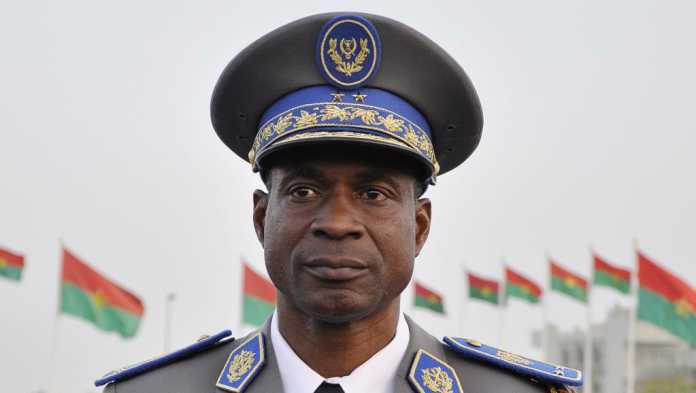 general-diendere-faso2 Le général Gilbert Diendéré, ici en 2011, qui est à l'origine du coup d'Etat au Burkina Faso du 17 septembre 2015. AFP PHOTO / AHMED OUOBA