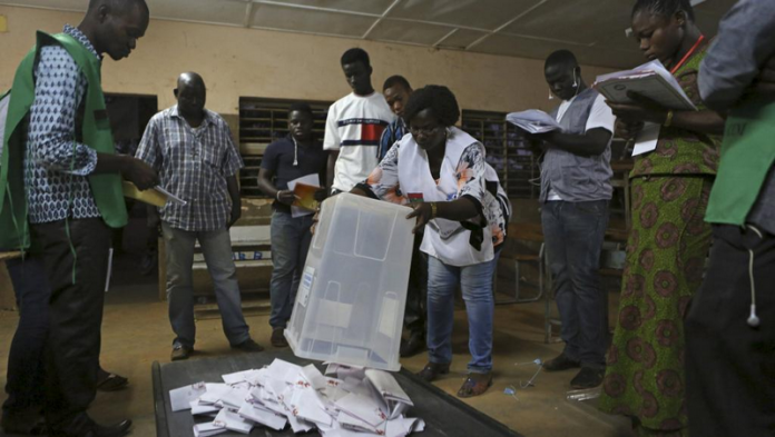 Election-Burkina-Faso Burkina Faso: dépouillement en cours et résultats attendus ce lundi