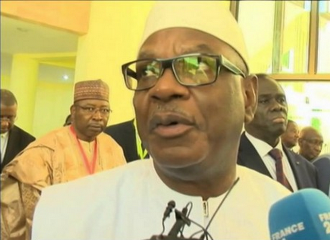 Attaque au Mali: le président appelle à une vigilance accrue, des suspects recherchés