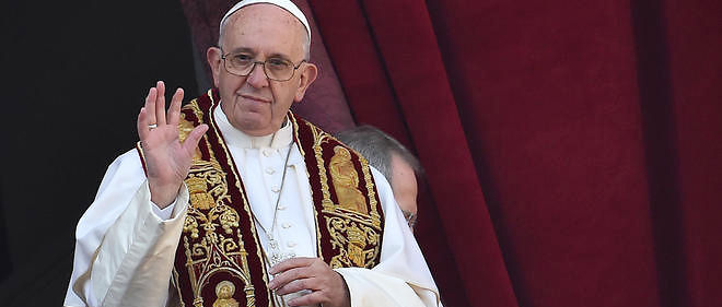 Le pape dénonce "les atroces actions terroristes" qui ont marqué 2015