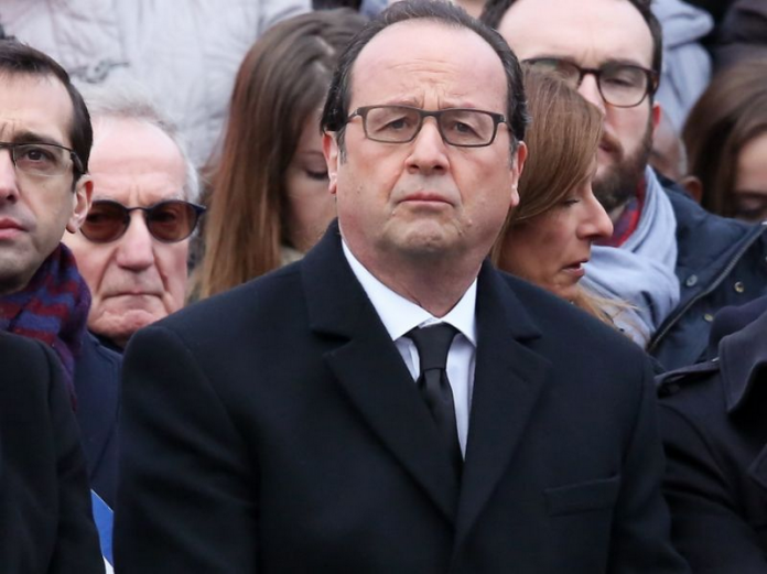 François-Hollande Près d'un an et demi après la sortie de Merci pour ce moment de Valérie Trierweiler, voici venir... Merci pour ce changement, un nouveau livre à charge contre François Hollande !