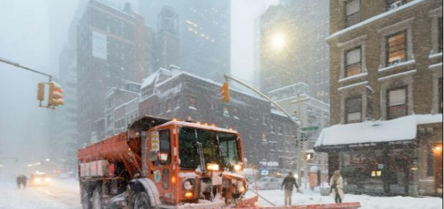 Tempête aux Etats-Unis: l'est du pays paralysé, au moins 15 morts