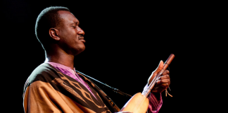 Bassekou Kouyaté est un musicien malien