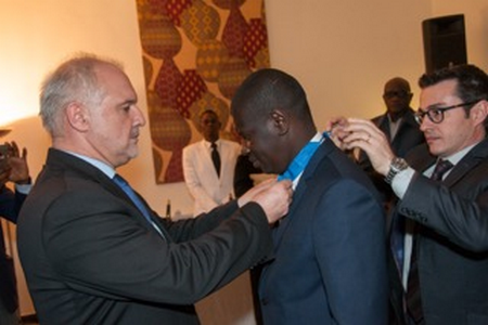 Le Ministre, Maitre Mamadou Gaoussou DIARRA désormais Commandeur dans l’Ordre National du Mérite de la République Française.