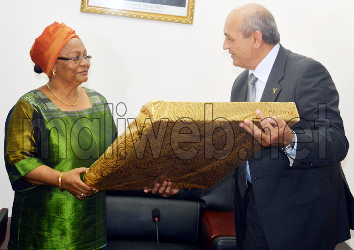 Assemblée générale évaluative de l'Aanoa à Bamako : Amazone du mouvement olympique, la Première dame exprime sa satisfaction