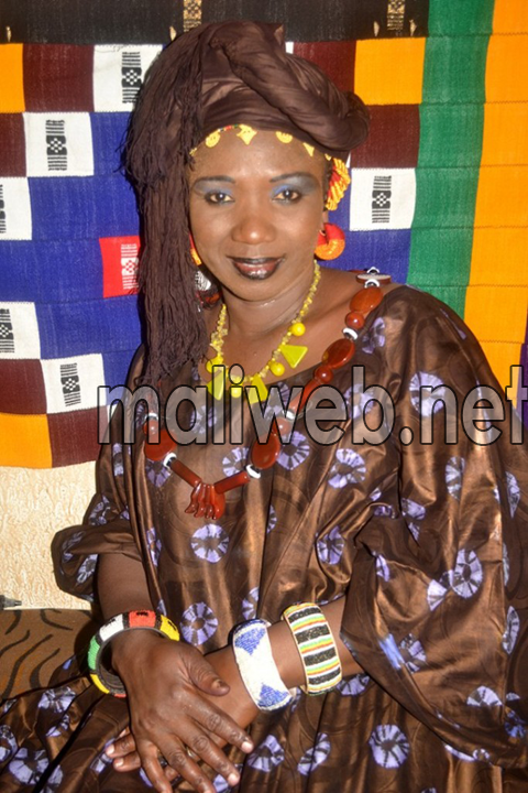 Accident à Baguinéda : La chanteuse Mamou Sidibé échappe à la mort