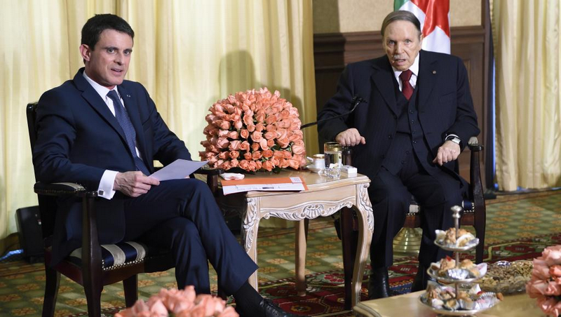 Algérie: polémique après un tweet de Manuel Valls aux côtés d’Abdelatif Bouteflika