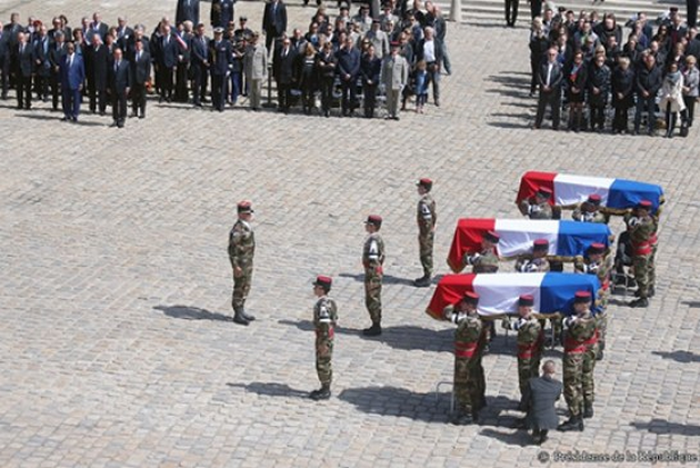 Hommage à Paris aux soldats français morts au Mali : Le président Ibrahim Boubacar Keita a participé à la cérémonie