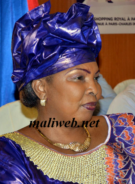 La coordinatrice de la commission d’organisation du pèlerinage de la filière privée, Mme Cissé Fatimata Kouyaté :  "Compte tenu de la situation du pays, nous avons fixé le coût du Hadj à 2 750 000 Fcfa, soit une baisse de 50 000 Fcfa"