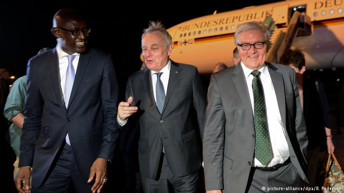 Tournée franco-allemande au Mali :  Ayrault et Steinmeier ne regardent pas dans la même direction