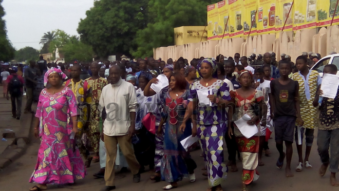Bamako : De milliers de manifestants dans la rue pour dire “non à la mauvaise gouvernance”