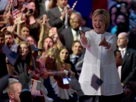 Primaires démocrates: Hillary Clinton franchit une étape historique