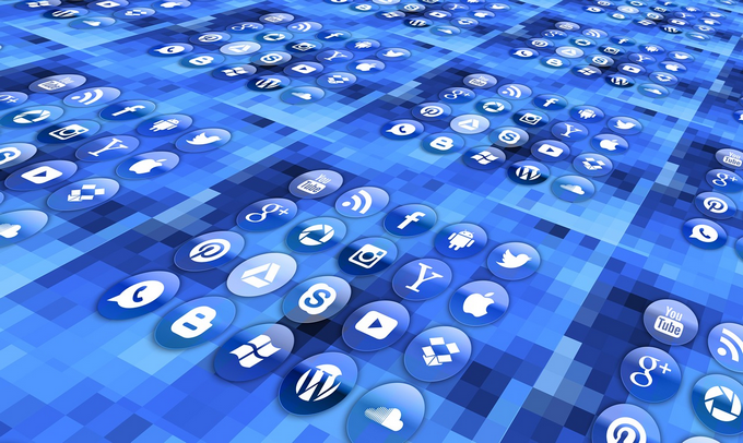 Vie en entreprise: Faut-il interdire l'utilisation des réseaux sociaux?