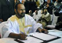 Sidi Brahim Ould Sidati, membre de l’AZAWAD, lors de la signature de l’accord du 20 juin 2015. CRÉDITS : AFP/HABIBOU KOUYATE