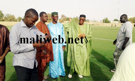Sabotage du projet de gazonnage du terrain de Tombouctou du Président de la FEMAFOOT financé par la FIFA : Sahala Baby avec la complicité du Gouverneur de Tombouctou Adama Kansaye veulent perdre au Mali le gazonnage de Gao et Kidal