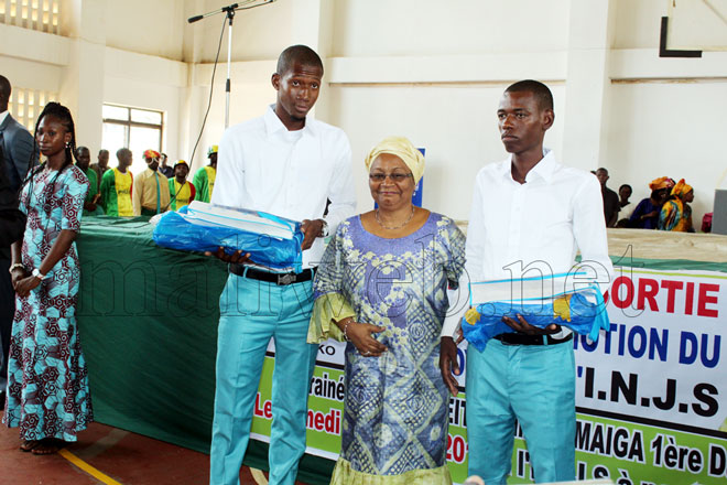 La marraine Keïta Aminata Maïga lors de la sortie de la 11eme promotion du cycle moyen de l'iNJS : "Soyez alors des ambassadeurs de la Paix par le sport et prêts à relever de nouveaux défis. C'est en cela que je serai fière de vous !"
