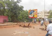 Bamako : Au moins deux morts lors d’une protestation contre le jugement d’un animateur radio, des véhicules brûlés
